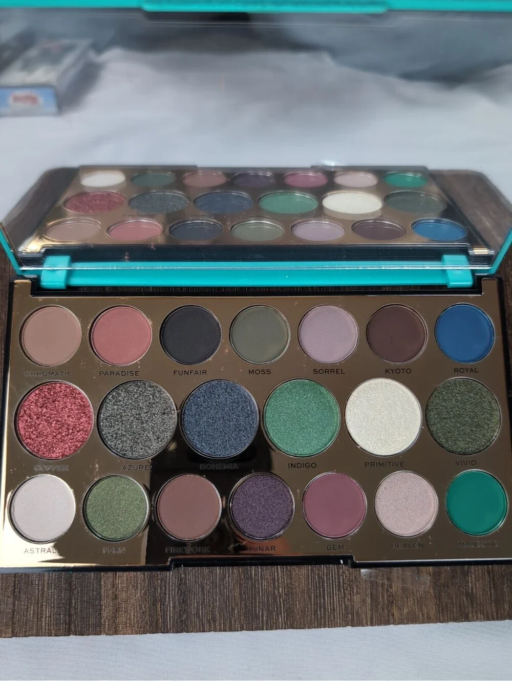 Makeup Revolution London Precious Stone-Emerald 18 Eyeshadow Palette New